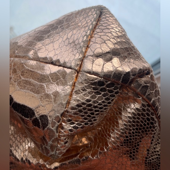 🤩HOST PICK🤩 Kate Spade rose gold tote!!! - Picture 13 of 16